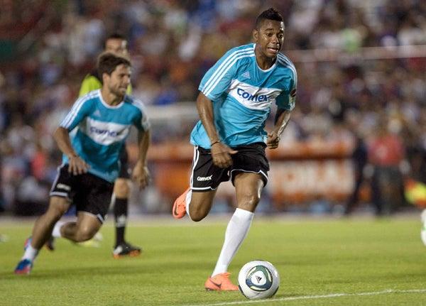 Robinho demostró su magia l MEXSPORT