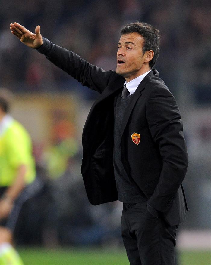 El entrenador Luis Enrique dando instrucciones. FOTO: EFE