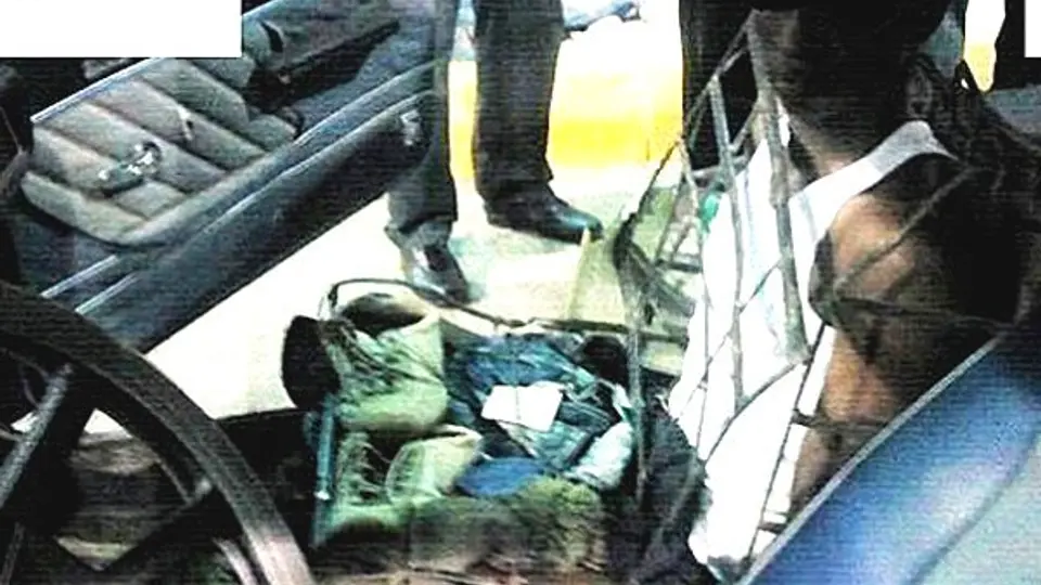 Inmigrante se disfraza de asiento de auto para cruzar la frontera
