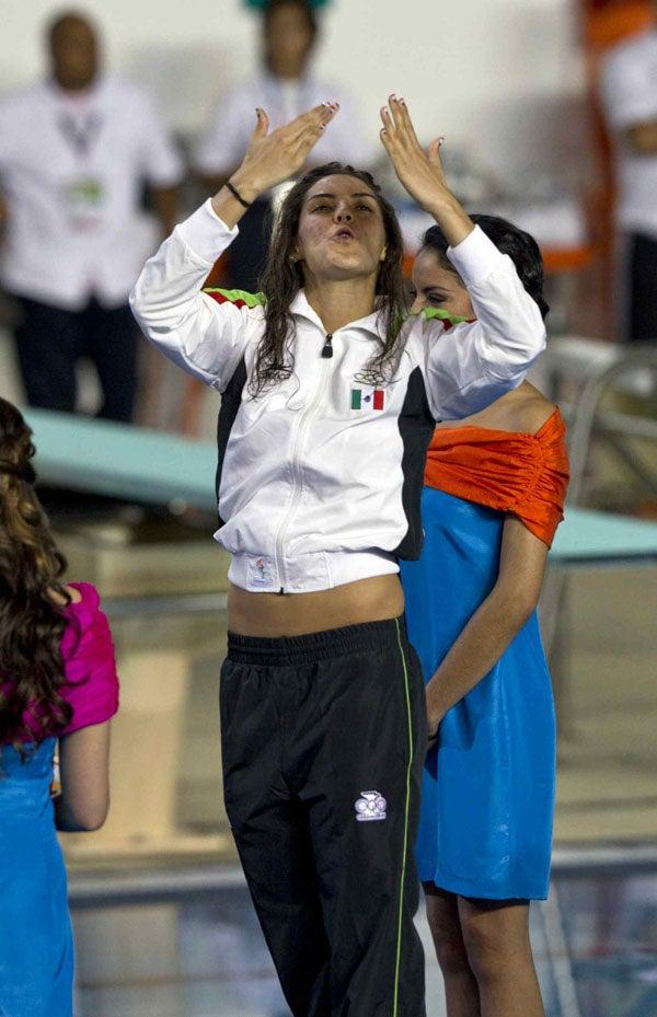 La nadadora no ocultó su emoción. FOTO: MEXSPORT