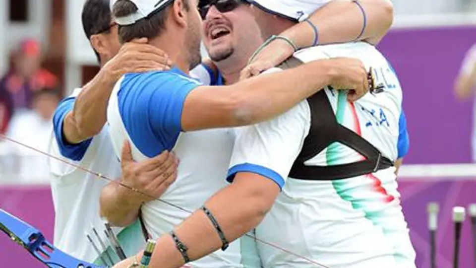 Italia se cuelga el Oro en tiro con arco