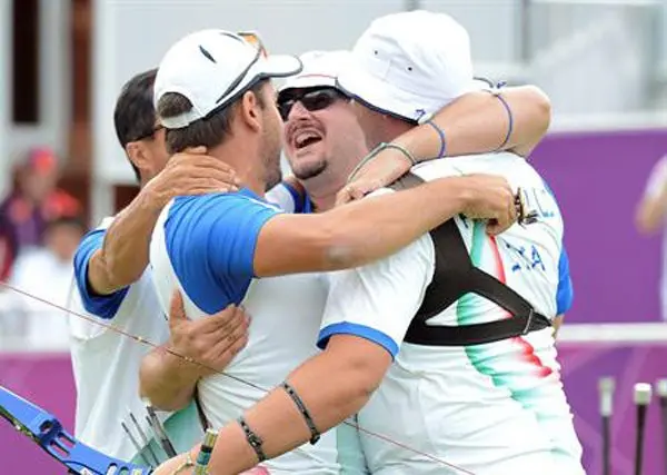 Italia se cuelga el Oro en tiro con arco