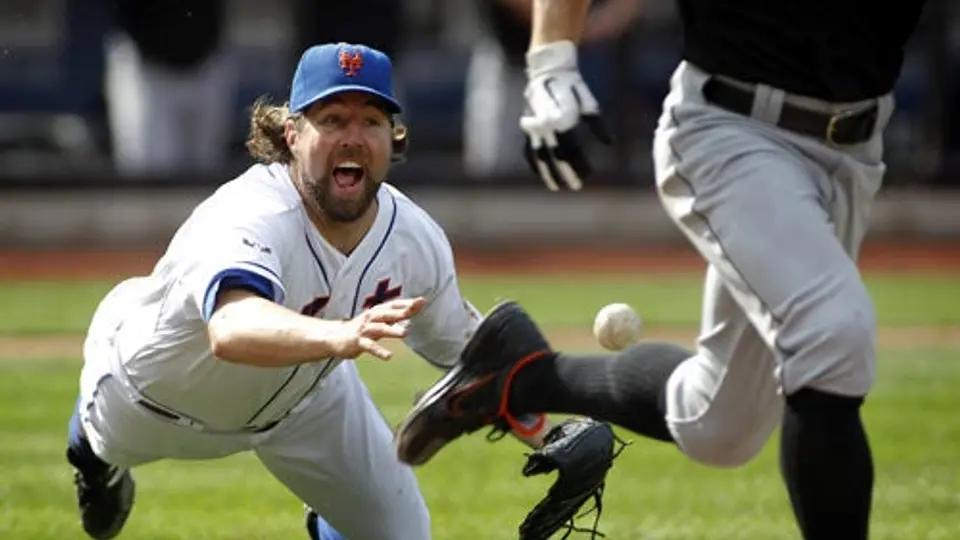 Mets se imponen a Pittsburgh en 20ma victoria de Dickey