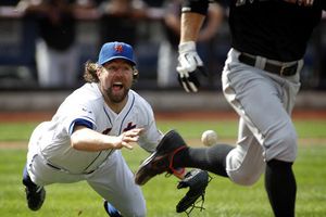 Mets se imponen a Pittsburgh en 20ma victoria de Dickey