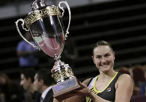 Petrova vence a Wozniacki en Sofía