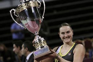 Petrova vence a Wozniacki en Sofía