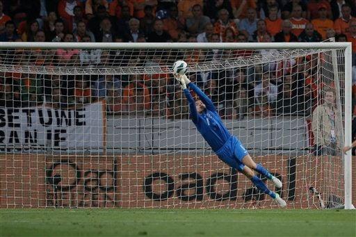 Holanda se impusó 2-0 a Turquía en el inicio de la eliminatoria europea | AP