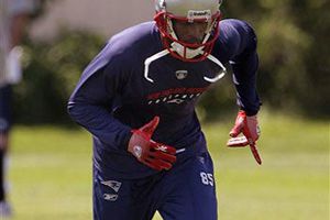 Ochocinco firma con Delfines