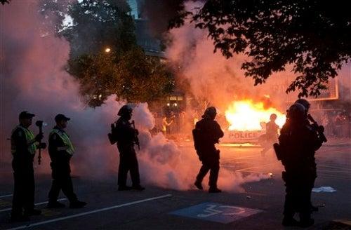 Los incidentes ocurrieron tras la derrota de los Canucks de Vancouver en el último juego de la Final de Copa Stanley (FOTO: AP)