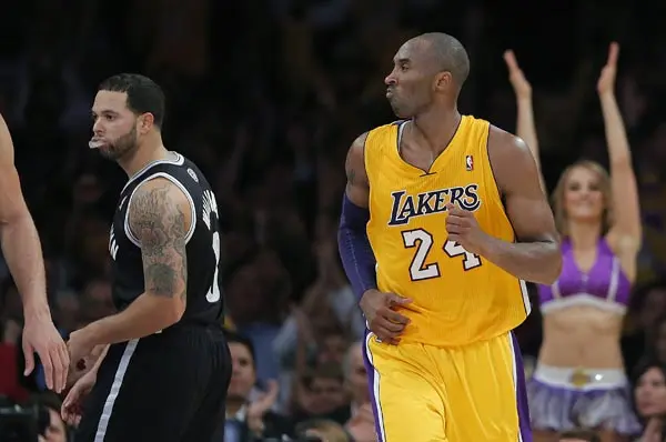 Lakers vencen a Nets en debut de Mike D'Antoni