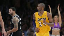 Lakers vencen a Nets en debut de Mike D'Antoni