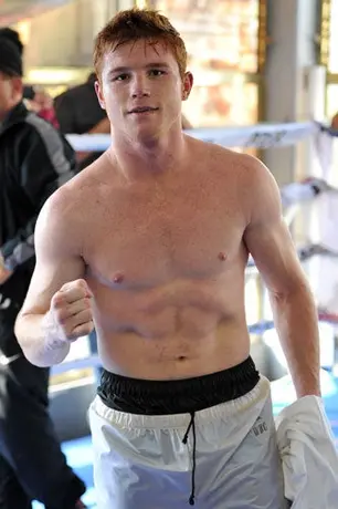 Canelo ve en Cintrón a su rival más complicado