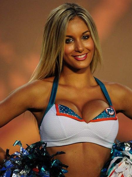 Una impresionante rubia de los Delfines de Miami | ESPECIAL