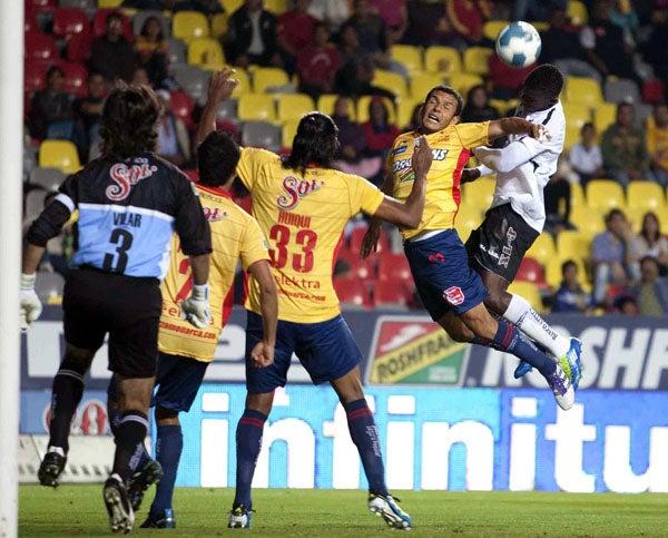 Jaguares salió a jugar al tú pot tú. FOTO: MEXSPORT