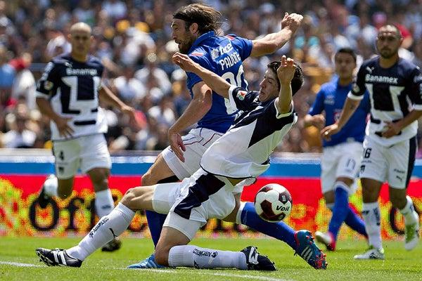El encuentro se disputo con garra en todos los sectores de la cancha | MEXSPORT