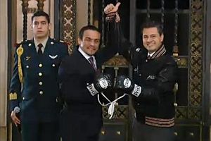 Márquez obsequia guantes de la victoria a EPN