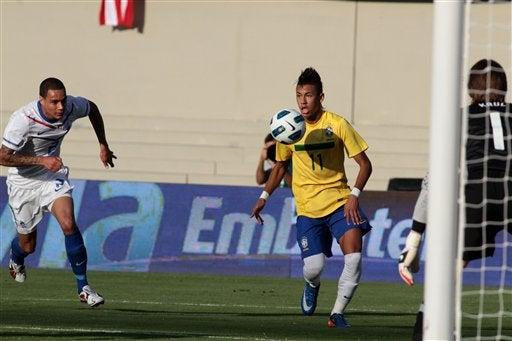 Neymar fue el mejor hombre de Brasil, pero no anduvo fino. FOTO: AP.