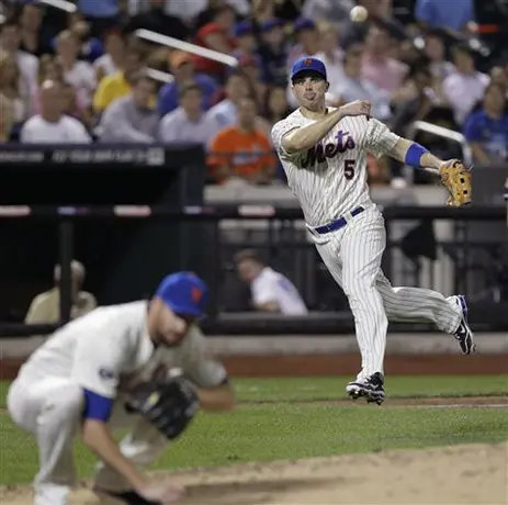 Mets evitan la barrida ante Bravos
