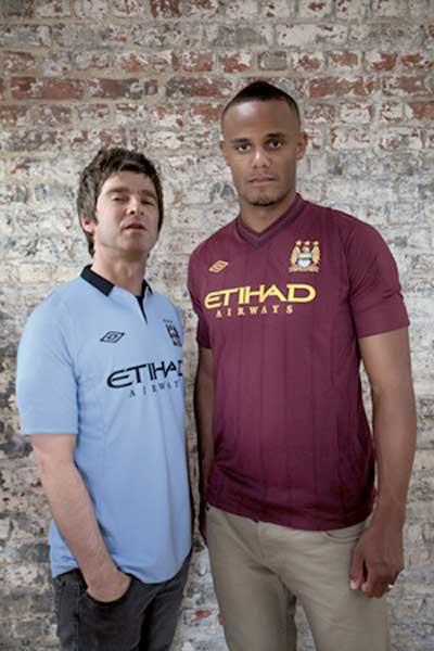 Gallagher y Kompany presentan el nuevo jersey del City | MAN CITY