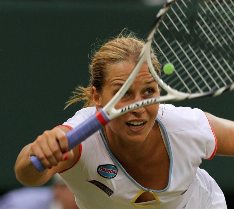 Dominika Cibulcova cae ante Sharapova. FOTO: EFE