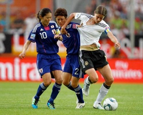 En ningún momento las japonesas dieron tregua a las teutonas.  FOTO: MEXSPORT