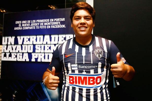 Te tomas la foto portando la nueva piel de los albiazules. FOTO: JOEL BRAVO