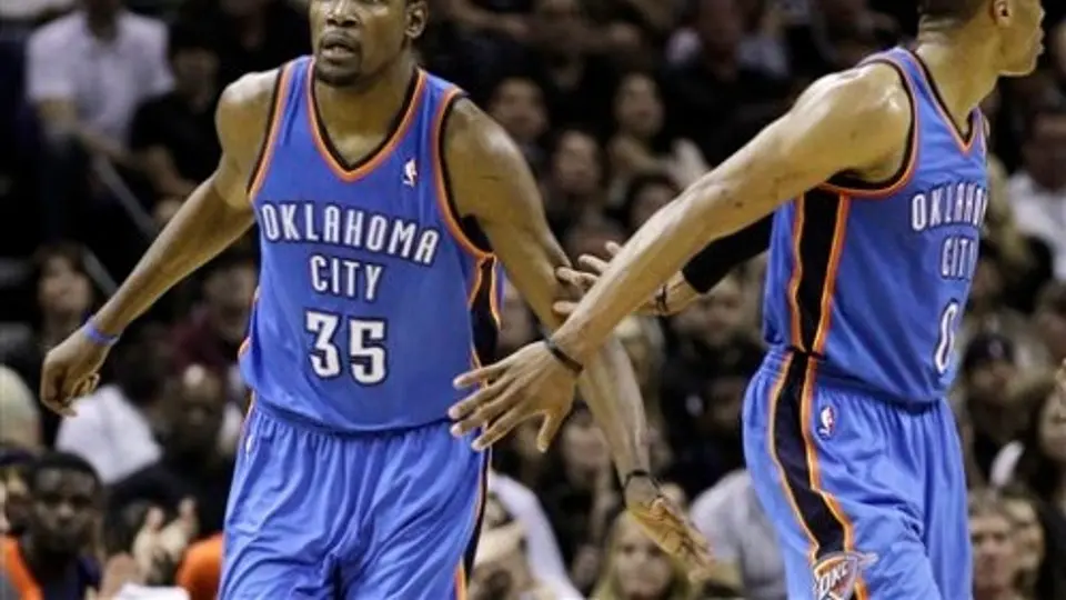 Thunder aventaja 3-2 a Spurs tras vencerlos 108-103