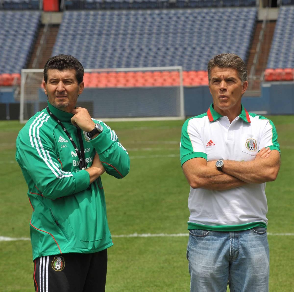 Chepo e Iñárritu observan el entrenamiento (FOTO: ULISES BRAVO)