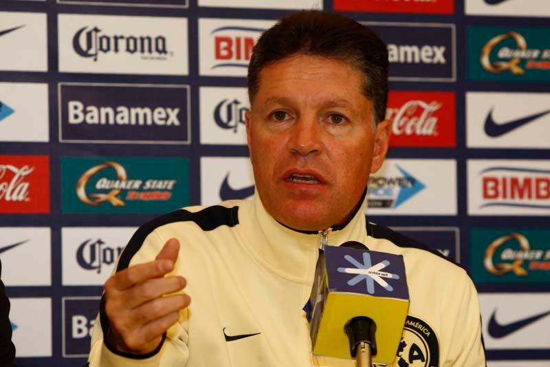 En su presentación  afirmó entregarse en cuerpo y alma al equipo. FOTO: ESTEBAN LÓPEZ