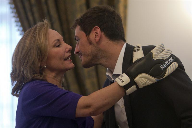Morel resaltó la visita de Casillas como un estímulo para que los más jóvenes se familiaricen con el deporte. FOTO: AP