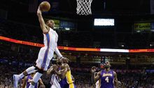 Thunder contiene a unos diezmados Lakers