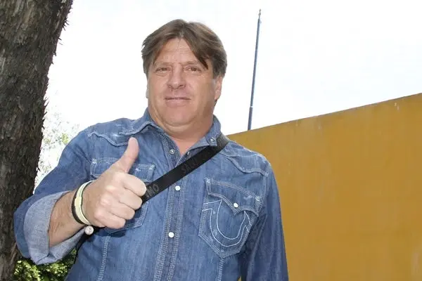 Miguel Herrera celebra podio de Checo Pérez