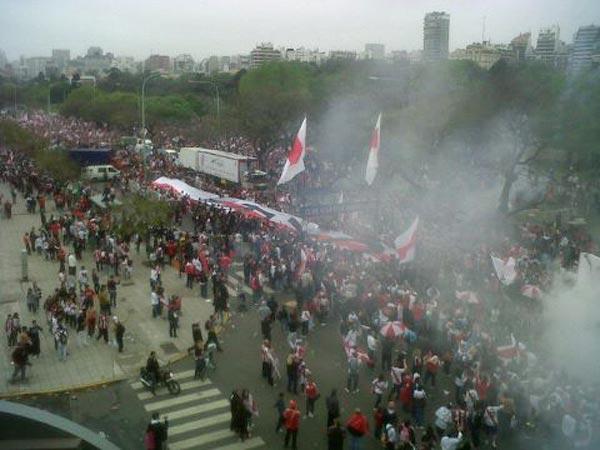 La bandera fue financiada con aportaciones de socios y simpatizantes | TWITTER