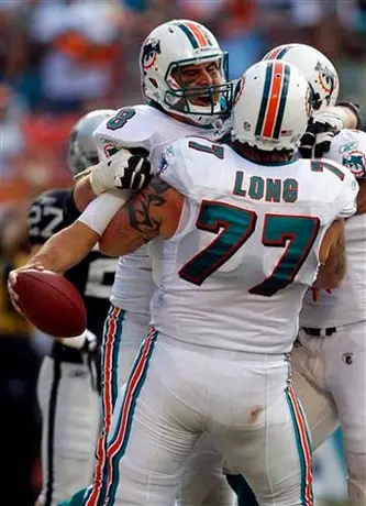 Miami regresa al triunfo tras vencer 34-14 a Raiders