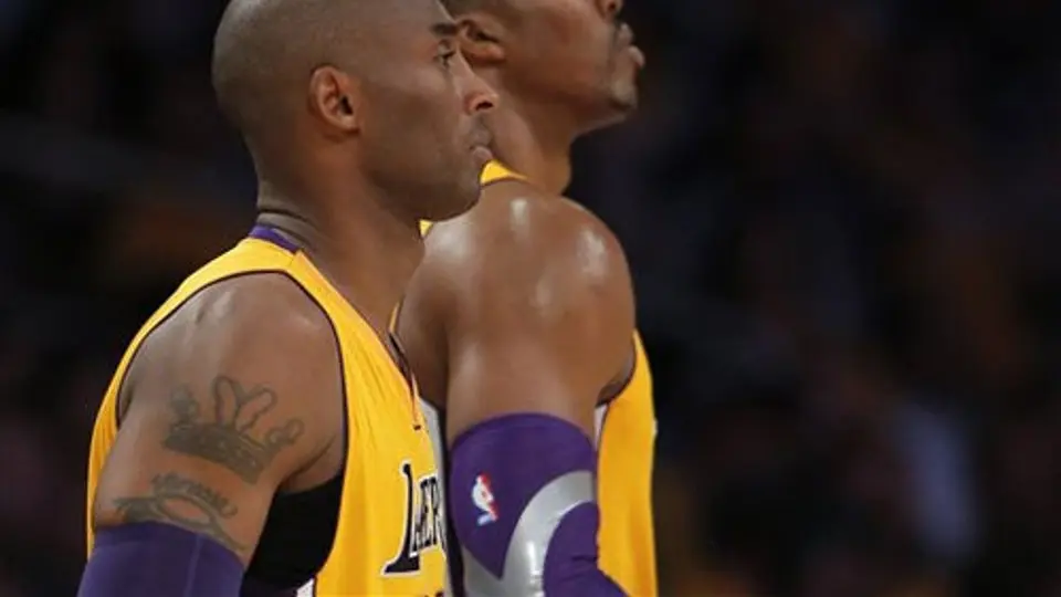 Lakers arrancan temporada de la NBA con derrota