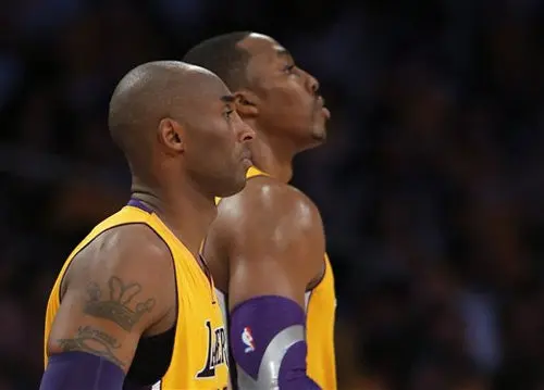 Lakers arrancan temporada de la NBA con derrota