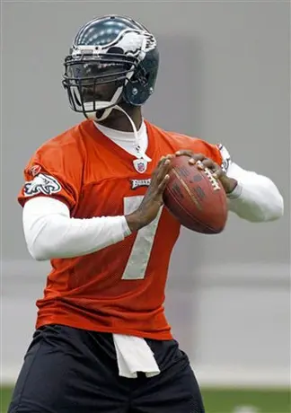 Michael Vick podría reaparecer ante Miami