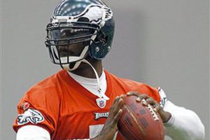Michael Vick podría reaparecer ante Miami