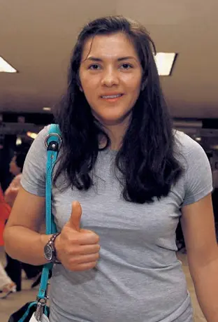 Viaja María Espinoza a Gran Bretaña, portará la Antorcha