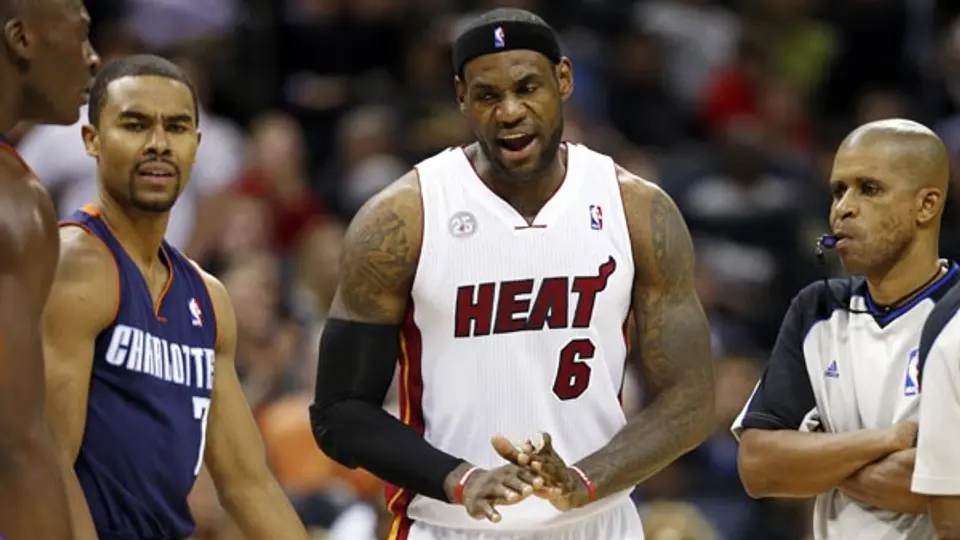 LeBron James se lució ante los Bobcats