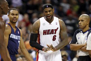 LeBron James se lució ante los Bobcats