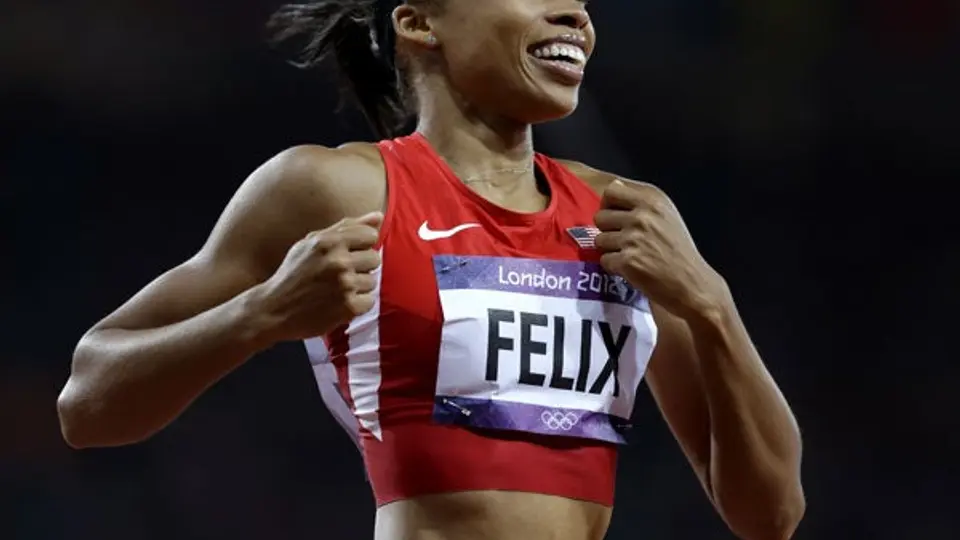 Allyson Felix se impone en los 200 metros