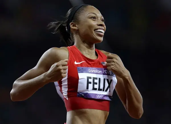 Allyson Felix se impone en los 200 metros