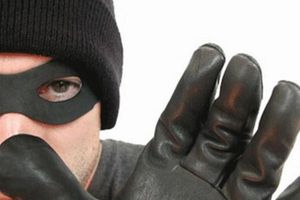 Se quedó dormido cuando intentó robar una casa