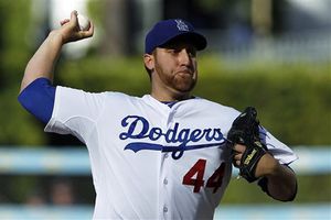 Consigue Aarón Harang victoria 100