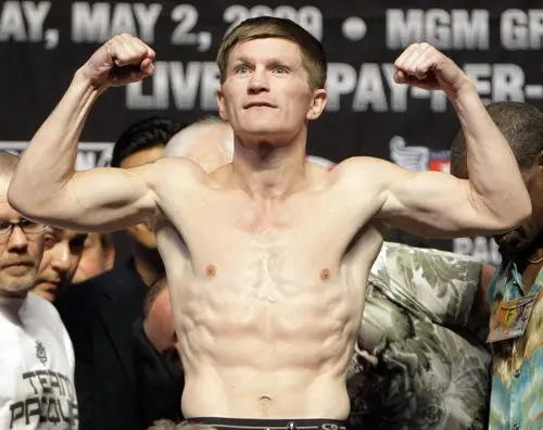Ricky Hatton sale del retiro