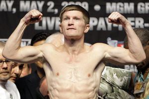 Ricky Hatton sale del retiro