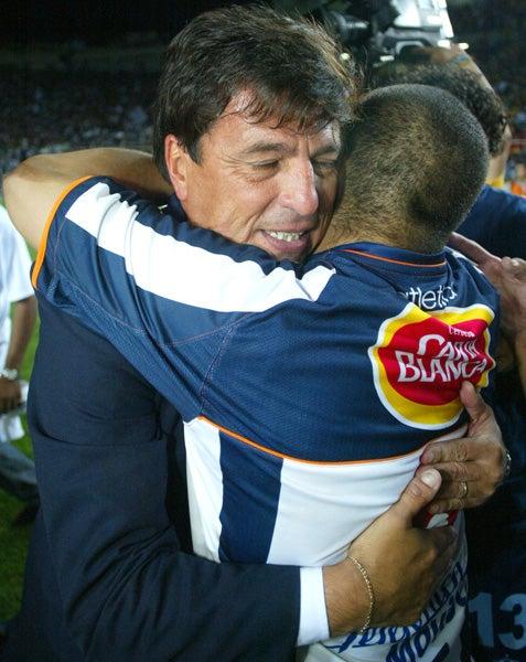 Con Daniel Passarela consiguen el título al vencer a Morelia en el Clausura 2003 con marcador global 3-1. FOTO: ARCHIVO RÉCORD
