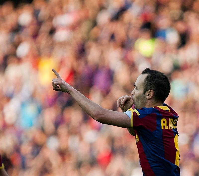 Iniesta anota al minuto 29 (FOTO: EFE)