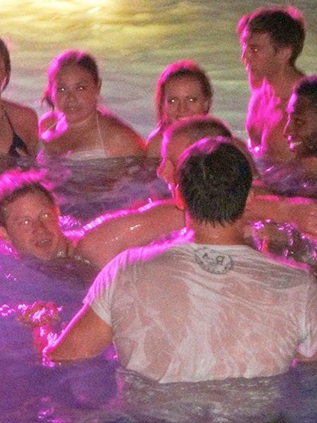 El príncipe Harry y Ryan Lochte compitieron en un club nocturno de Las Vegas| ESPECIAL